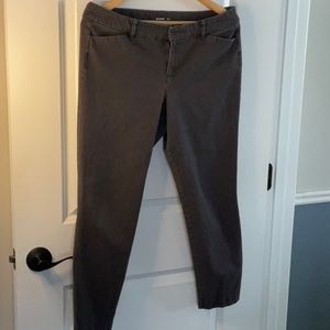 Old Navy Pixie Mid-Rise Cropped Pant